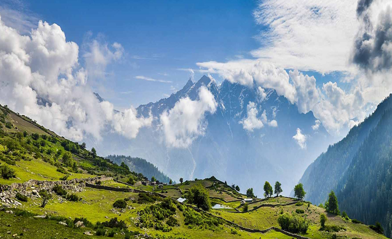 Top 10 Skiing Spots in Himachal Pradesh